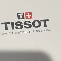 这款手表的设计灵感源自天梭的诞生地——瑞士小镇力洛克，其每一处细节都充满了故事与情感。