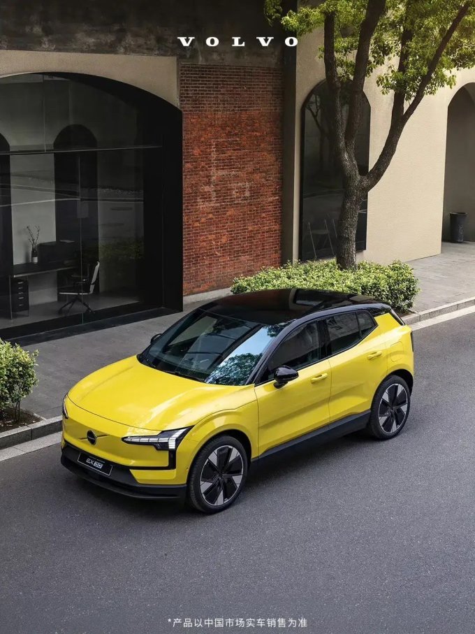 08万起,沃尔沃ex30上市/小型电动suv,最高续航590公里