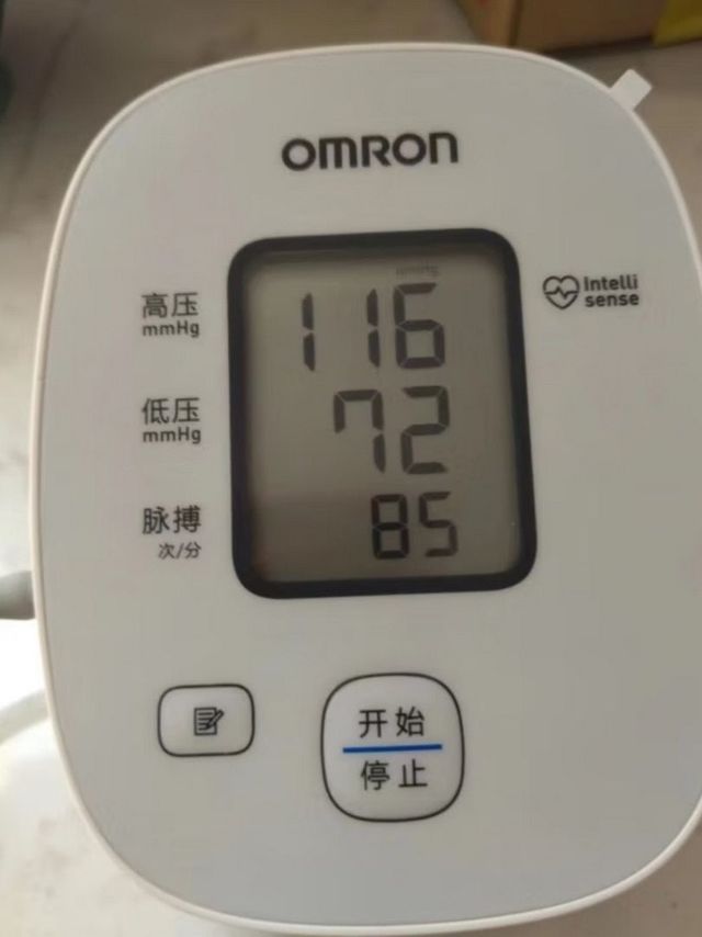 把家里的血压计拿到医院，跟医院的血压计对比了一下，医院的高压都是12x，低压8×，比较稳定。