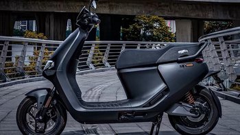 九号E300P电动摩托车：高端、智能、性能卓越