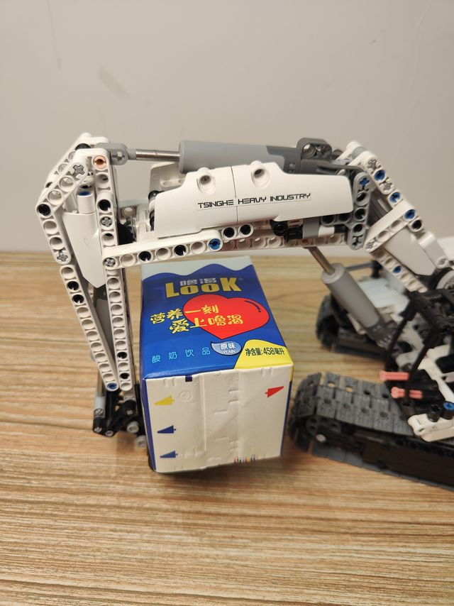 光明的酸奶很好喝就是价格有点贵呀