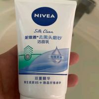 妮维雅（NIVEA）磨砂洁面乳，给脸庞最温和的按摩