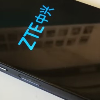 2018年的双折屏手机元老-记中兴axon m