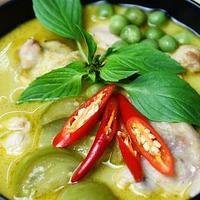 泰式绿咖喱鸡肉，带你领略异国风味