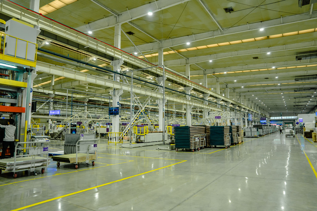 探访海尔中央空调“灯塔工厂”，实拍如何利用新质生产力造出好空调