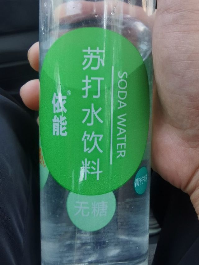 依能苏打水饮料