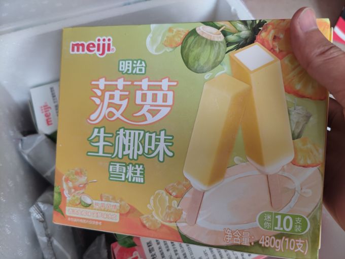 明治的水果味儿冰棍儿口味儿非常新鲜也挺好吃的