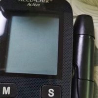 ￼￼罗氏（ROCHE）血糖仪家用活力型免调码测血糖测糖仪糖尿病测试检测仪（内附100片试纸+100支采￼￼