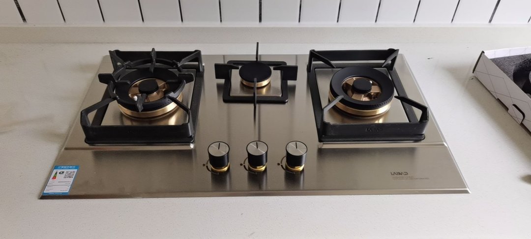 实用性满分的三眼燃气灶