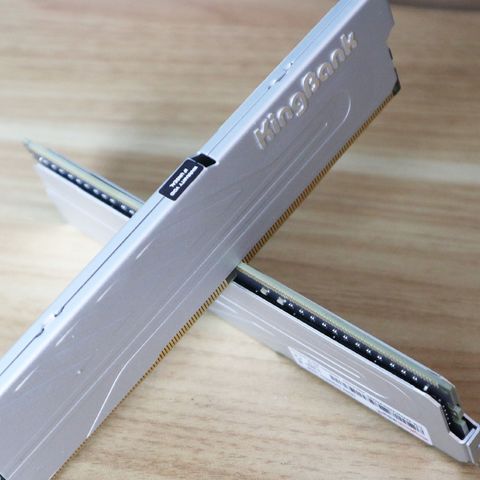 金百达16GB套装DDR4 3200台式机内存条银爵系列：卓越性能，助力台式机飞跃