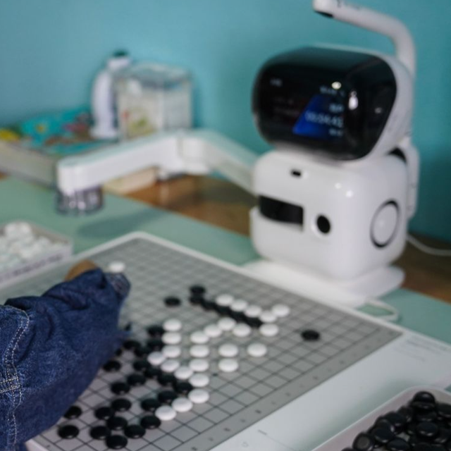 陪伴孩子从启蒙到专业！元萝卜AI下棋机器人围棋版，让孩子传承国学、爱上下棋