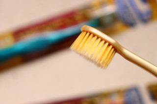 惠百施65孔特护宽头牙刷，让口腔清洁更舒适！