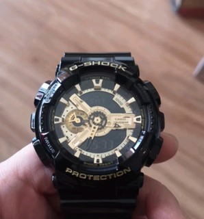 卡西欧G-SHOCK黑金运动手表