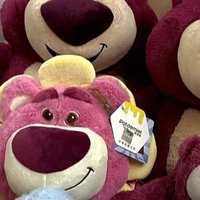 MINISO/名创优品草莓熊正版迪士尼公仔娃娃：治愈童年，重拾快乐