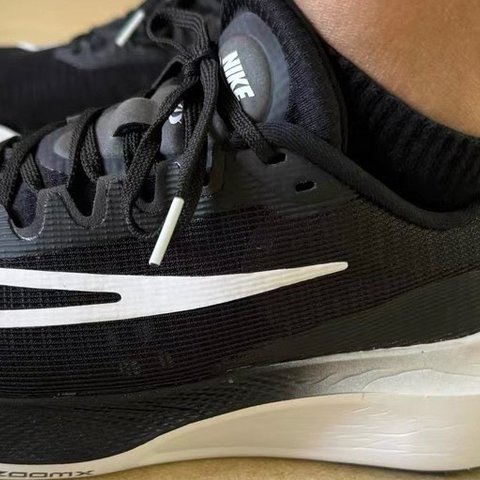 NIKE ZOOM FLY 5：公路跑步鞋的新标杆