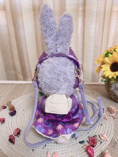 背上迪斯尼星黛露小兔子背包，你就是全世界最可爱的小朋友