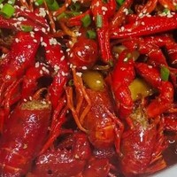 麻辣小龙虾：诱人的美食，独特的魅力