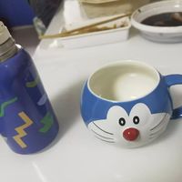 哆啦A梦蓝色马克杯：让喝水也充满童趣与欢乐！