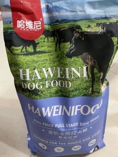 这款狗粮采用了高质量的草原红肉作为主要成分，富含蛋白质和必需脂肪酸