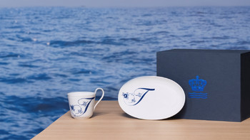 皇家哥本哈根携手品牌代言人檀健次，呈献T字母限定礼盒：钴蓝手绘字母 奢享专属心意