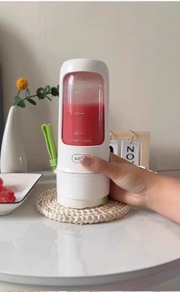 臻米小型便携式家用榨汁机，随时实现你的春夏冰饮自由！