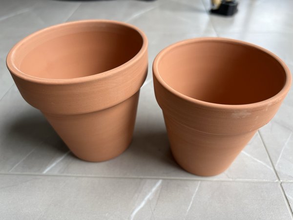 养植物人手一堆红陶花盆😎