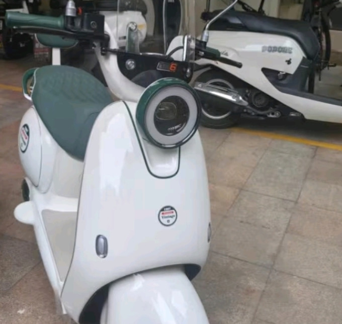 2024-06-01 17:38:39雅迪冠能6代q50-d豪华版电动车的座椅采用了人体