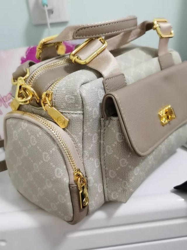 香港品牌波士顿女包2024新款真皮手提枕头包时尚单肩包简约斜挎包