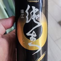 天气热喝罐珠江97纯生啤酒