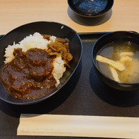 常旅客 篇一百四十：咖喱牛肉饭自由，东京羽田机场T3航站楼，日本航空JAL SAKURA Lounge 休息室体验报告