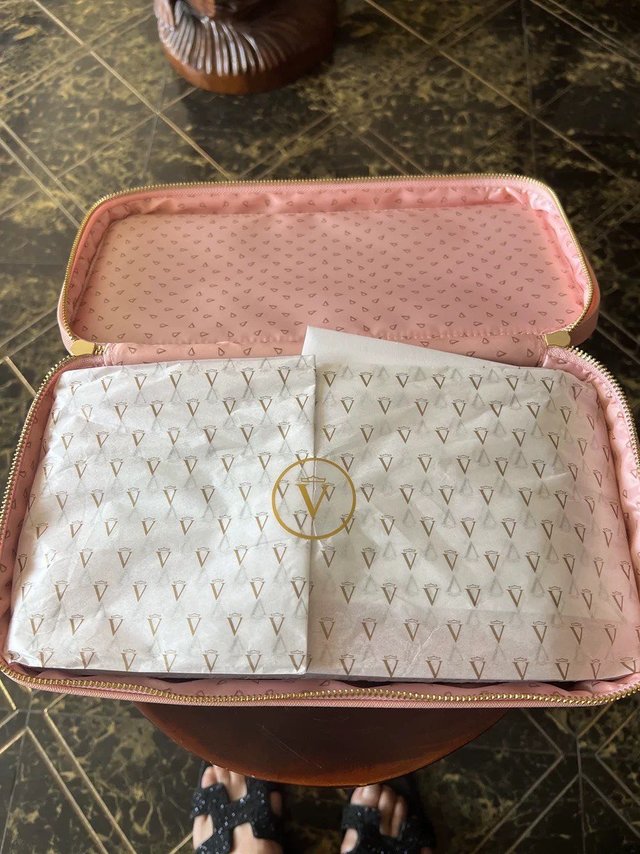 Valmont生命之泉润肤露是一款备受欢迎的补水保湿产品，其独特的配方和高效的保湿效果深受用户喜爱。