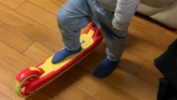 孩子的六一礼物永久滑板车的。