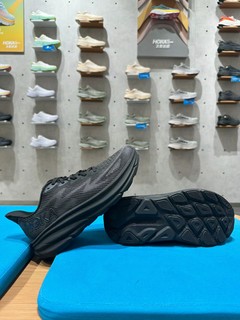 HOKA Clifton 9