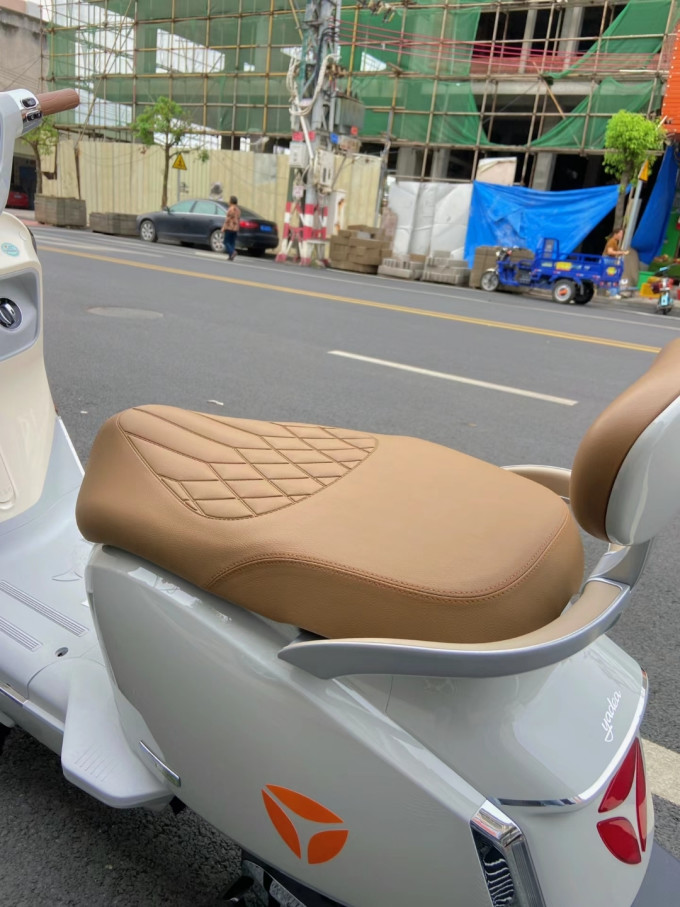 雅迪电动车整车怎么样 骑上心爱的小电驴雅迪m85 到处穿街走巷_什么