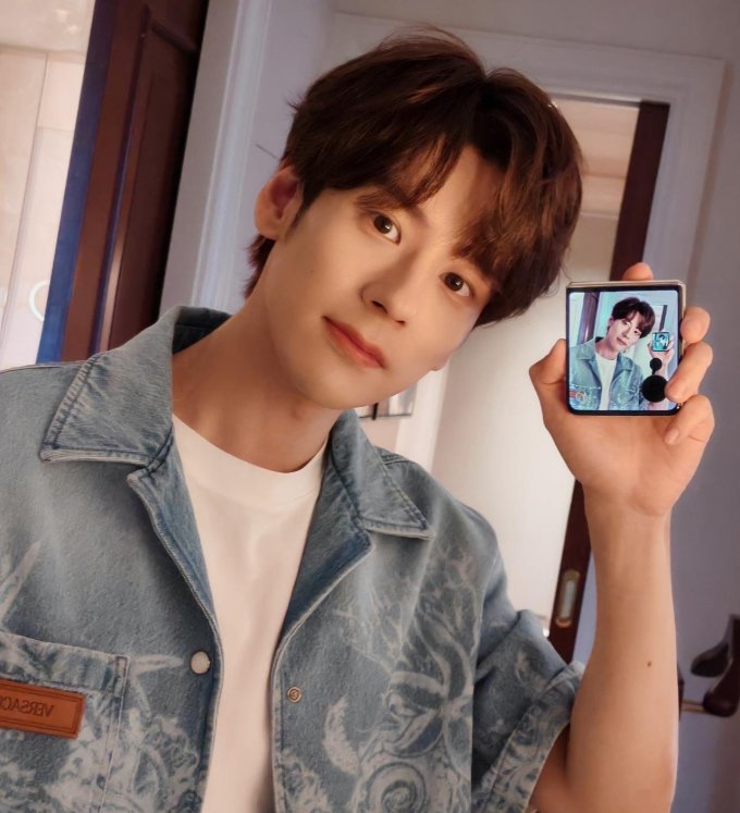 华为荣耀真会玩,美女帅哥齐上阵,论代言还得看这哥俩