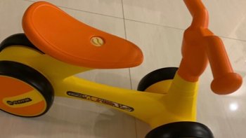 家长必备！乐的小黄鸭平衡车，让宝宝安全学步！