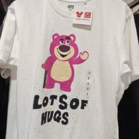 优衣库草莓熊T恤