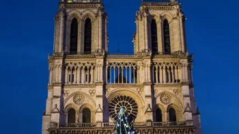 《巴黎圣母院》:丑藏在崇高后,命运不能改变人