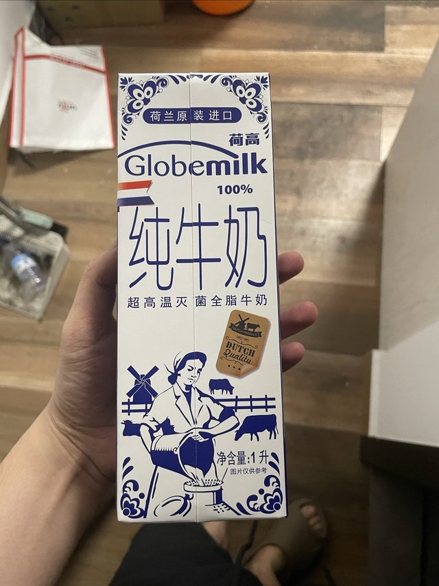 49一箱共6升的荷高全脂纯牛奶