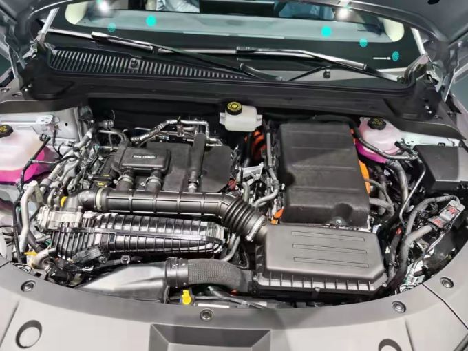 比亚迪新能源车怎么样 秦l重新定义"发动机舱"_什么值得买