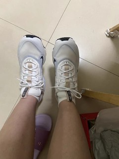 Nike耐克SPARK女子运动鞋：轻盈透气，缓震舒适