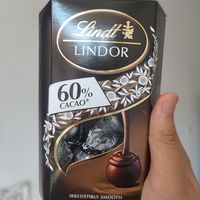 16块钱一盒的瑞士莲巧克力，简直了，今年京东国际真给力