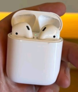 Apple/苹果 AirPods (第二代) 配充电盒 苹果耳机 蓝牙耳机 无线耳机 适用iPhone/iPad/Apple Watch/Mac