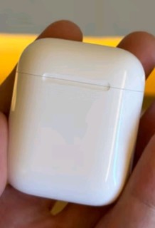 Apple/苹果 AirPods (第二代) 配充电盒 苹果耳机 蓝牙耳机 无线耳机 适用iPhone/iPad/Apple Watch/Mac