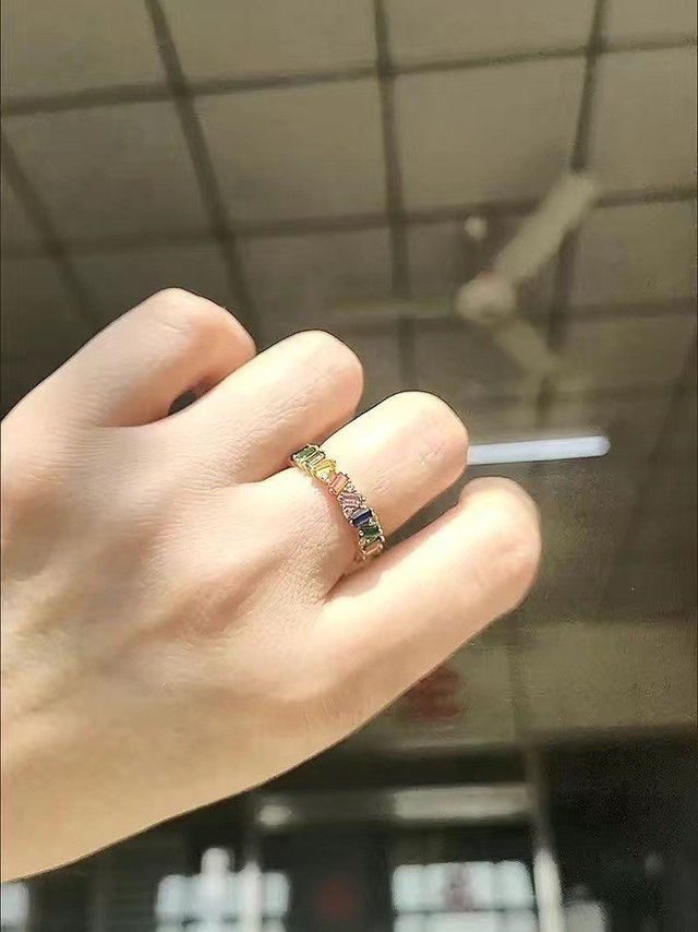 潮宏基的玩色彩虹糖S925银戒指