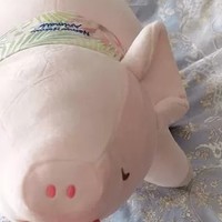 LIVHEART猪猪抱枕玩偶，充满温馨与童趣的毛绒玩具。