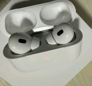 Apple/苹果 AirPods Pro (第二代) 搭配MagSafe充电盒 (USB-C) 苹果耳机 蓝牙耳机 适用iPhone/iPad/Mac