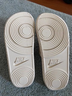 NIKE OFFCOURT ADJUST SLIDE：舒适自在的时尚之选