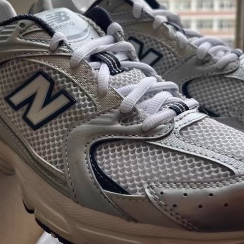 New Balance老爹鞋MR530KA：轻盈舒适，时尚百搭的不二之选