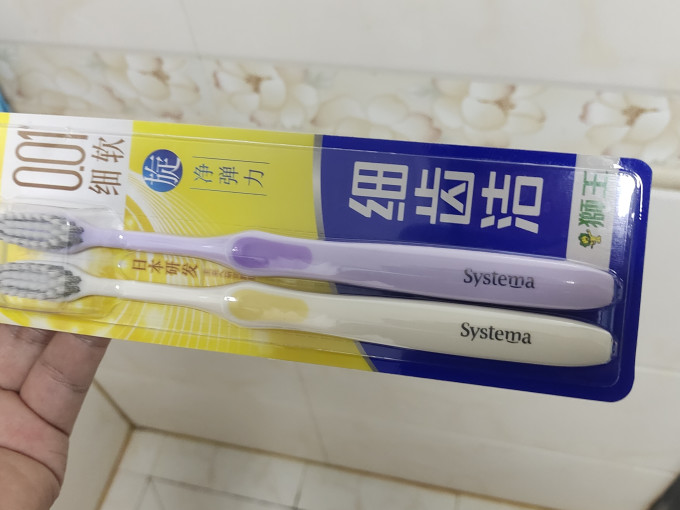 细齿洁牙刷让牙齿更闪亮